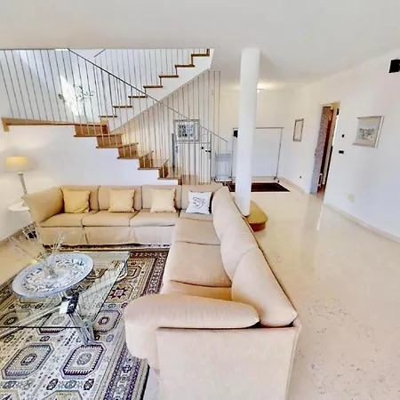 Triestevillas Opicina - 500m² Cinema+pool+sauna+gym Villa *