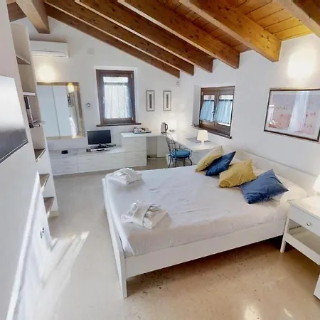 Triestevillas Opicina - 500m² Cinema+pool+sauna+gym * Villa Opicina