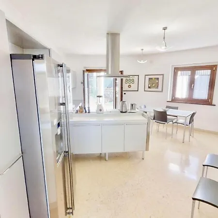 Triestevillas Opicina - 500m² Cinema+pool+sauna+gym Villa
